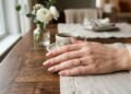 As cores de unhas que mulheres elegantes estão escolhendo para parecer mais sofisticadas
