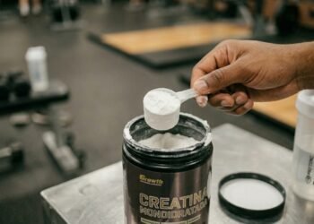 A fisiologia esportiva demonstra que a creatina pode não trazer o mesmo resultado em todos os perfis metabólicos e isso exige avaliação individual rigorosa para ajustar a dosagem nos treinos de força e secagem