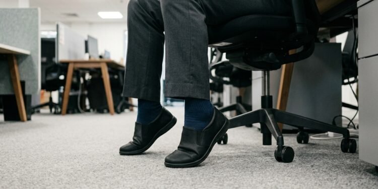 O simples ato de fazer elevação de panturrilha sentado funciona como um motor extra para proteger o coração no trabalho