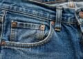 Para que serve o pequeno bolso dentro do bolso da calça jeans? A origem remonta ao século XIX