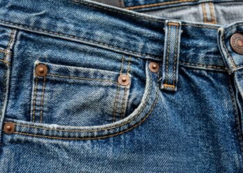 Para que serve o pequeno bolso dentro do bolso da calça jeans? A origem remonta ao século XIX
