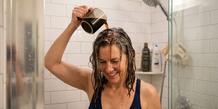 Como pintar o cabelo sem usar tinta: todos os fios brancos serão tonalizados naturalmente
