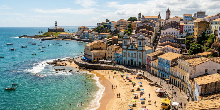 A primeira capital do Brasil fascina com construções antigas e o maior conjunto arquitetônico colonial da América Latina