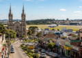 Com clima europeu e 80% de vegetação preservada, essa cidade do Paraná abriga montadoras e vinícolas renomadas