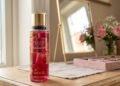 5 body splashes da Victoria’s Secret doces, cremosos e deliciosamente viciantes que deixam um cheiro impossível de ignorar