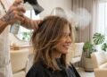 O corte de cabelo que virou febre em 2026 por afinar o rosto e criar efeito lifting imediato