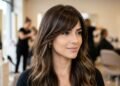 O corte de cabelo que está fazendo mulheres parecerem anos mais jovens naturalmente
