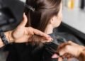 Os cortes de cabelo curto elegante que estão transformando a aparência de mulheres acima dos 40