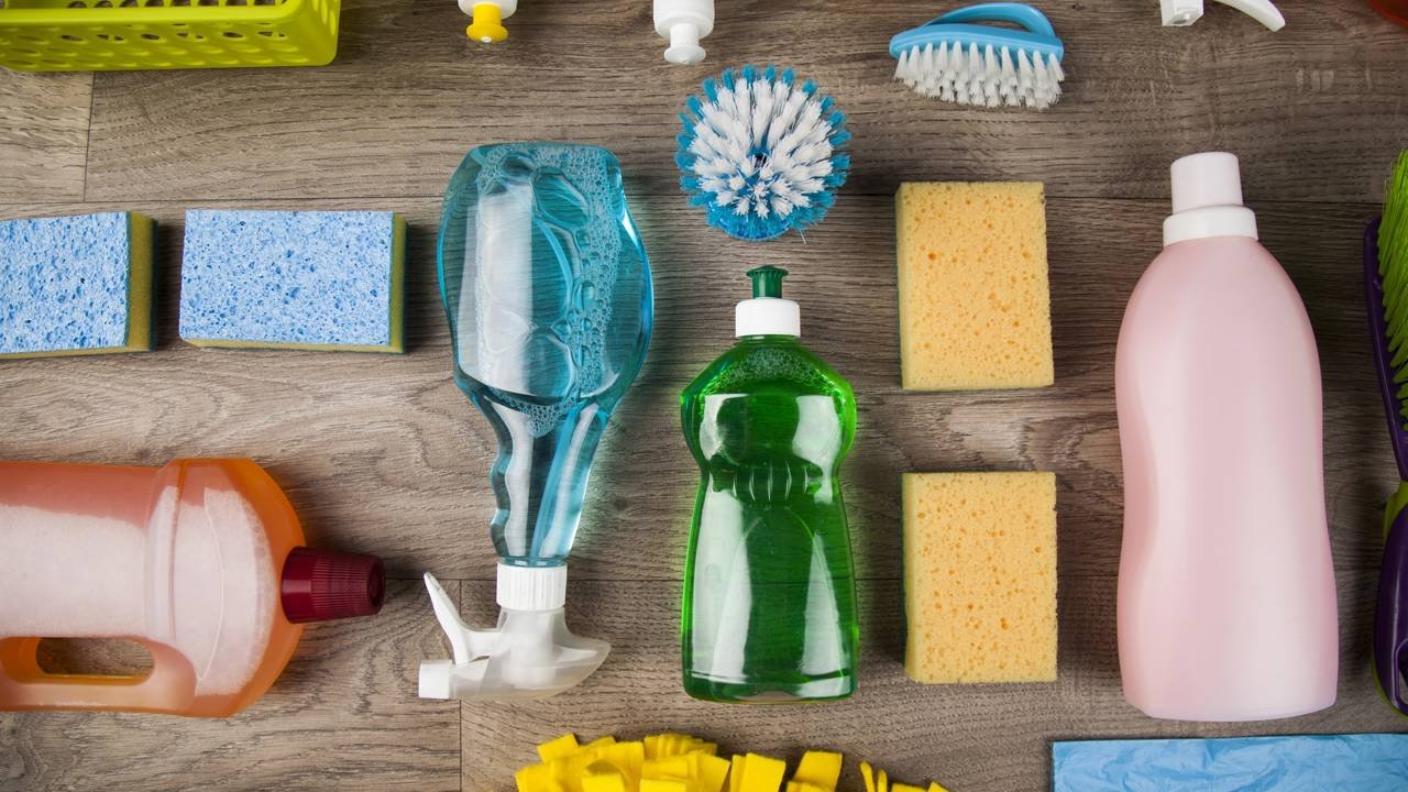 água sanitária com detergente