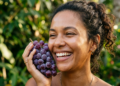 A fruta rica em antioxidantes que muita gente começou a consumir para deixar a pele mais viçosa