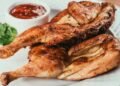 O que o frango industrializado faz na flora intestinal e na inflamação do corpo