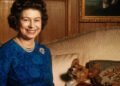 Rainha Elizabeth II sorrindo em um retrato caloroso e sereno