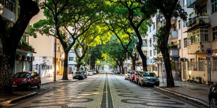 O bairro do Rio de Janeiro onde 3 mil árvores formam um corredor verde de quase 2 quilômetros e foi tombado como patrimônio paisagístico
