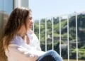 Cientistas explicam por que tomar banho de sol nos primeiros 10 minutos do dia redefine o metabolismo e elimina o cansaço da tarde