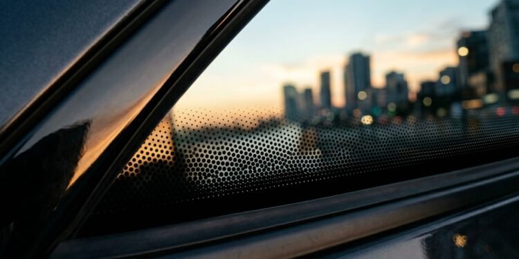 Qual a finalidade dos pontinhos pretos no para-brisa do carro?