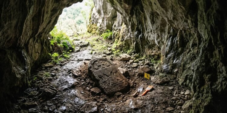 Arqueólogos encontraram um segredo de 6 mil anos escondido em uma caverna remota