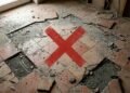 Adeus ao piso quebrado e ao pó de obra: o vinílico clicado transforma a sala quando o contrapiso está nivelado, seco e pronto para receber réguas novas