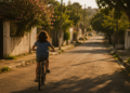 Houve uma época em que crianças atravessavam o bairro de bicicleta sem mandar localização para ninguém