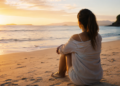 A psicologia afirma que as pessoas que frequentam a praia regularmente não estão apenas relaxando, mas podem estar restaurando algo mais profundo