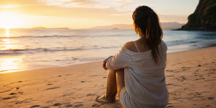 A psicologia afirma que as pessoas que frequentam a praia regularmente não estão apenas relaxando, mas podem estar restaurando algo mais profundo