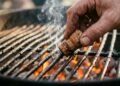 Passar rolha na grelha: por que é recomendado antes de fazer churrasco