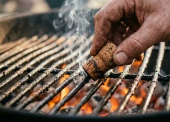 Passar rolha na grelha: por que é recomendado antes de fazer churrasco