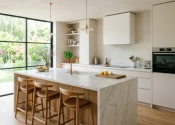 20 ideias de bancadas de cozinha para elevar seu espaço na hora
