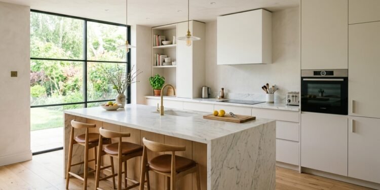 20 ideias de bancadas de cozinha para elevar seu espaço na hora