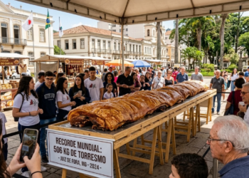 O recorde de 506 kg de torresmo que colocou esta cidade de Minas Gerais no mapa da gastronomia brasileira