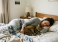 O que significa quando seu gato escolhe dormir ao seu lado todas as noites