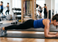 Os especialistas em treino são unânimes: “A prancha é um exercício eficiente para fortalecer o core e melhorar a postura”