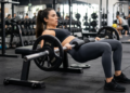 Os personal trainers concordam: “A elevação pélvica ajuda a ativar glúteos, proteger a lombar e ganhar força no treino”