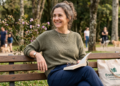 A psicologia afirma que quem começa a se sentir mais vivo na meia-idade geralmente percebe a mesma coisa: o roteiro que seguiu por anos parecia certo, mas nunca foi realmente escolhido