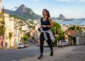 Caminhada em subida acelera mais o gasto calórico que caminhada plana, mas a diferença só pesa quando você sustenta pelo menos 20 minutos
