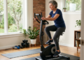 Mulheres acima dos 60 anos que querem envelhecer com mais mobilidade e menos cansaço podem se beneficiar de sessões de bicicleta ergométrica entre 20 e 30 minutos, principalmente quando o ritmo é confortável e repetido várias vezes na semana