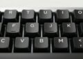 Para que servem as linhas das letras F e J do seu teclado