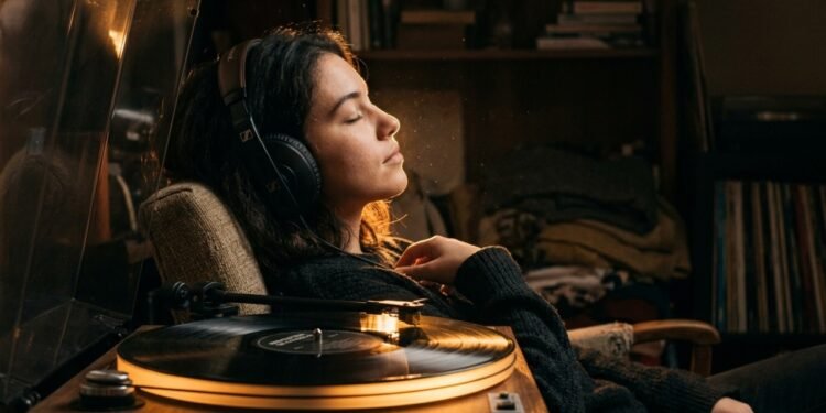 O que a psicologia diz das pessoas que ouvem sempre as mesmas músicas