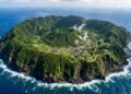 A ilha de Aogashima e o desafio de morar em um vulcão ativo