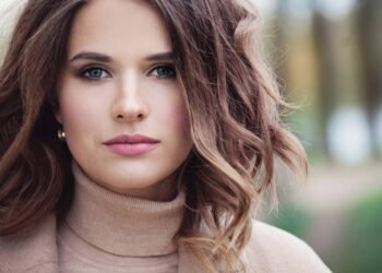 O corte de cabelo que cria volume imediato e transforma fios finos sem esforço