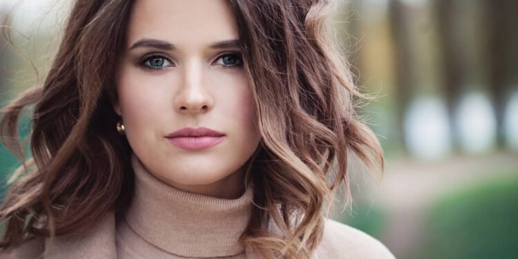 A busca por rejuvenescimento visual costuma levar muitas mulheres a buscarem transformações radicais nos salões de beleza Créditos: depositphotos.com / MillaFedotova