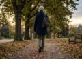 Estudos de medicina confirmam que as pessoas que envelhecem melhor costumam caminhar exatamente nesta velocidade