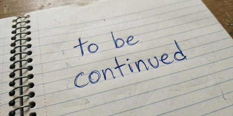 "To be continued" é o que significa, uma frase no final dos desenhos japoneses que muita gente vê desde a infância