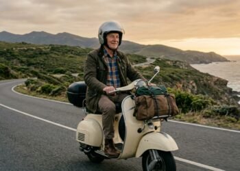 O aposentado de 66 anos que viajou para mais de 40 países em uma Vespa