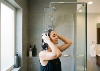 Quantas vezes por semana devemos lavar o cabelo, segundo dermatologistas