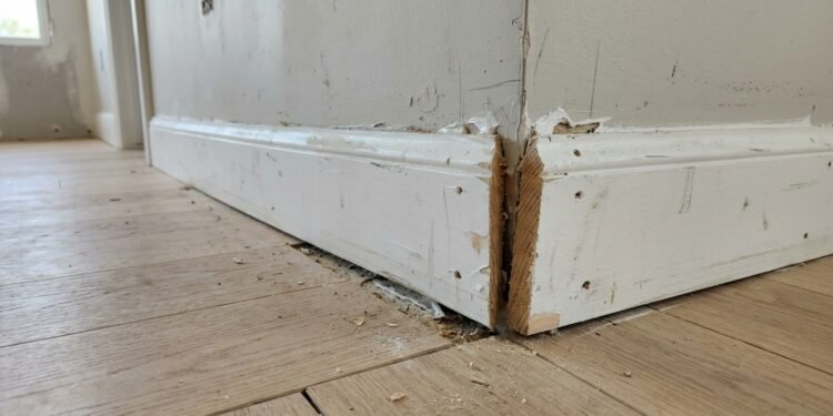 Pouca gente percebe que o rodapé errado pode deixar a casa com cara de obra inacabada mesmo depois da reforma