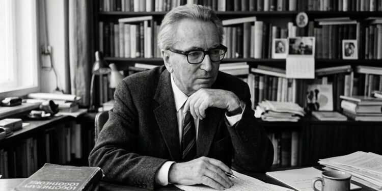 A citação do dia de hoje é de Viktor Frankl: “Quando não podemos mais mudar uma situação, somos desafiados a mudar a nós mesmos”