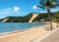 A cidade do sol tem cerca de 300 dias de sol por ano, recebe mais de 2 milhões de turistas e nasceu em 25 de dezembro, data que inspirou seu nome