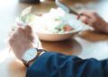 Qual o melhor horário para o almoço, segundo especialistas
