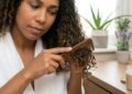 Adeus cachos ressecados, o passo antes do shampoo que virou segredo das cacheadas