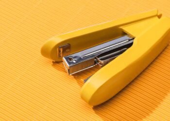Você usou grampeador a vida inteira e não sabia disso, a função que quase ninguém conhece